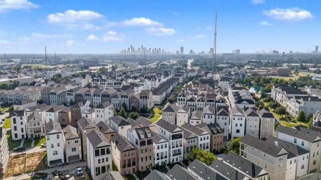 905 Blackshire, Houston, TX 77055