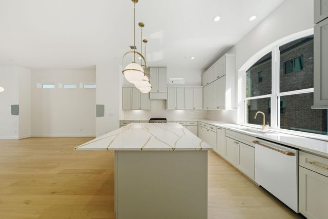 905 Blackshire, Houston, TX 77055