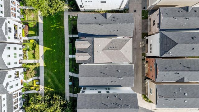 905 Blackshire, Houston, TX 77055