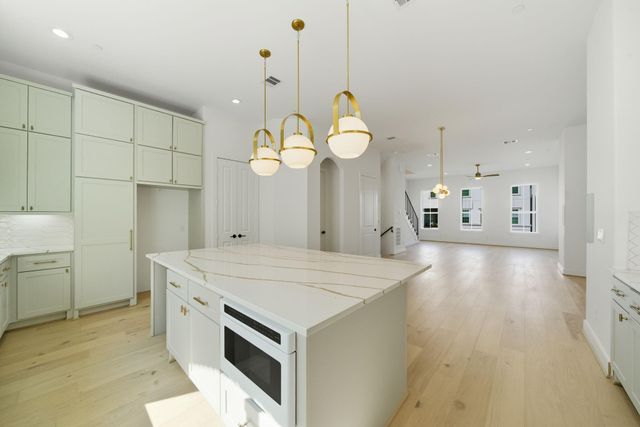 905 Blackshire, Houston, TX 77055