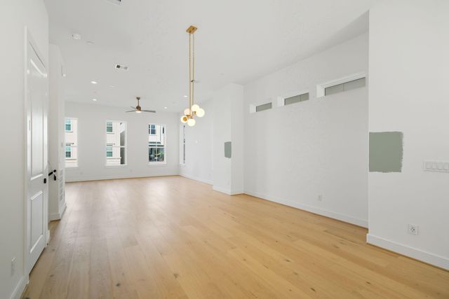 905 Blackshire, Houston, TX 77055