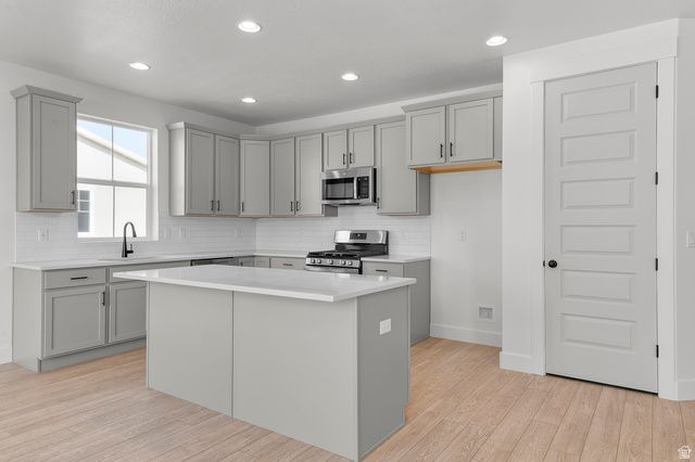 3036 W 2600 N, Clinton, UT 84015