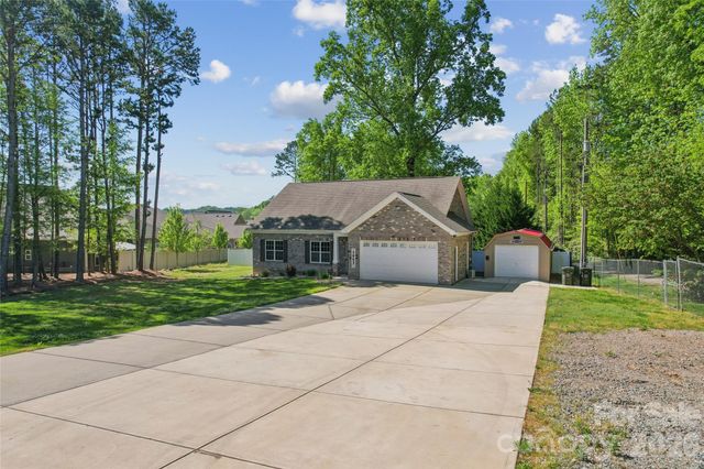 3063 Eva Drive NW, Concord, NC 28027