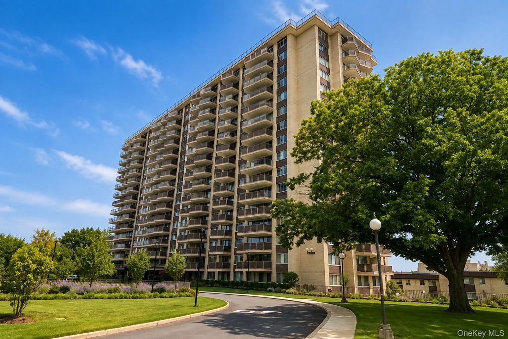 18-15 215th Street 2L, Bayside, NY 11360 — photo 2