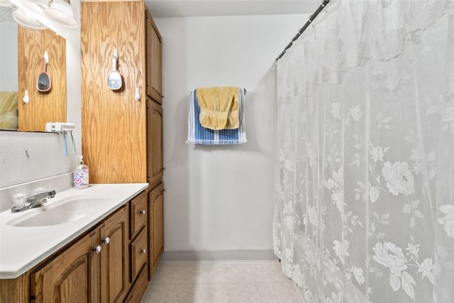 3828 E 29th Street, Des Moines, IA 50317