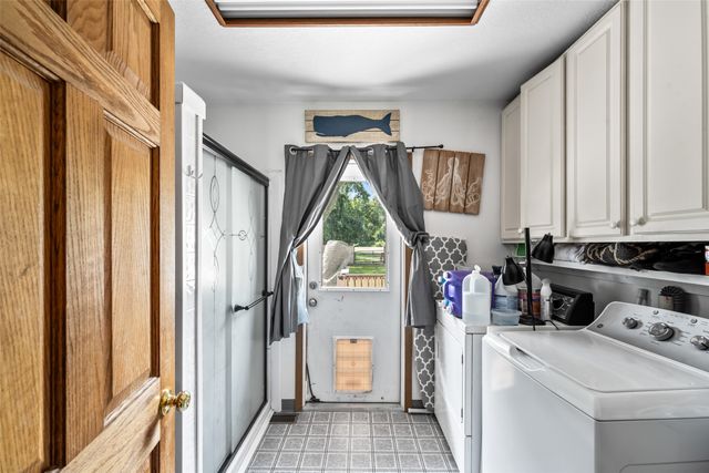 3828 E 29th Street, Des Moines, IA 50317