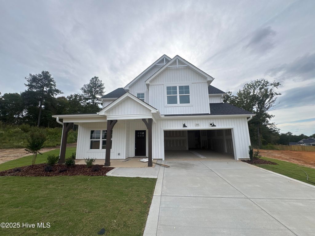 292 Rough Ridge Trail 30, Aberdeen, NC 28315