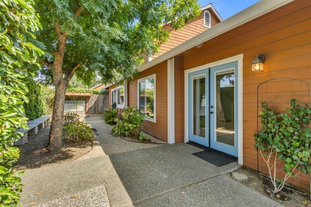 33 Coyle Creek Circle, Fair Oaks, CA 95628