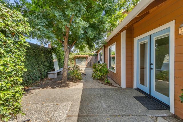 33 Coyle Creek Circle, Fair Oaks, CA 95628