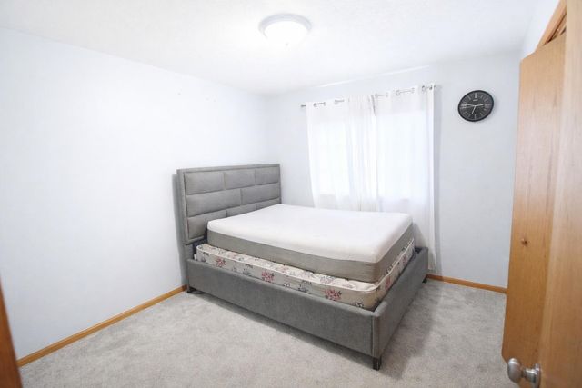 609 11th St NW, Minot, ND 58703