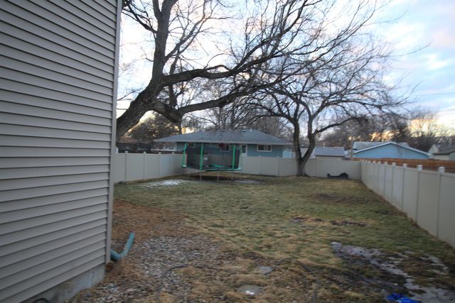 609 11th St NW, Minot, ND 58703