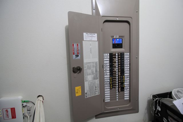 609 11th St NW, Minot, ND 58703