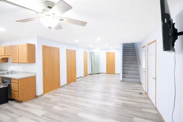 609 11th St NW, Minot, ND 58703