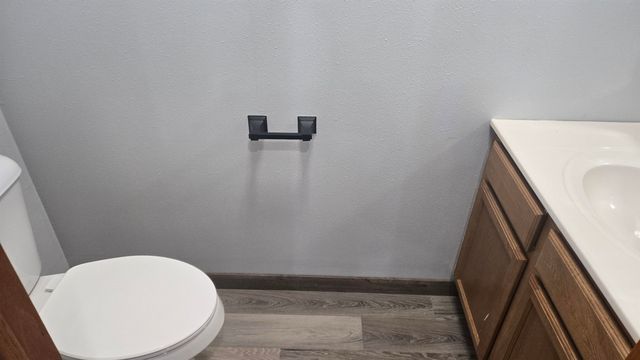 609 11th St NW, Minot, ND 58703