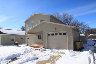 609 11th St NW, Minot, ND 58703