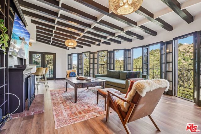 8718 Crescent Drive, Los Angeles, CA 90046