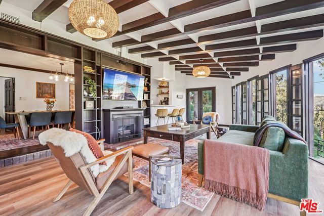 8718 Crescent Drive, Los Angeles, CA 90046