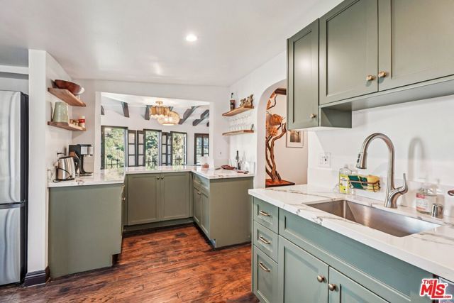 8718 Crescent Drive, Los Angeles, CA 90046