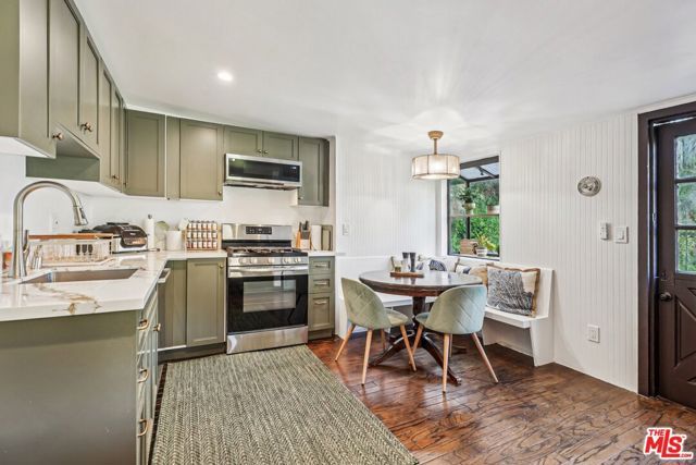 8718 Crescent Drive, Los Angeles, CA 90046