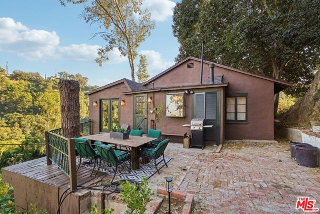 8718 Crescent Drive, Los Angeles, CA 90046