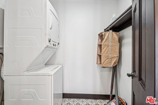 8718 Crescent Drive, Los Angeles, CA 90046