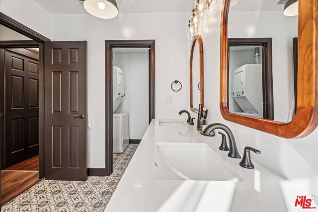 8718 Crescent Drive, Los Angeles, CA 90046