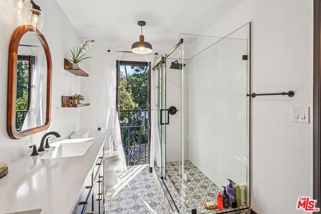 8718 Crescent Drive, Los Angeles, CA 90046