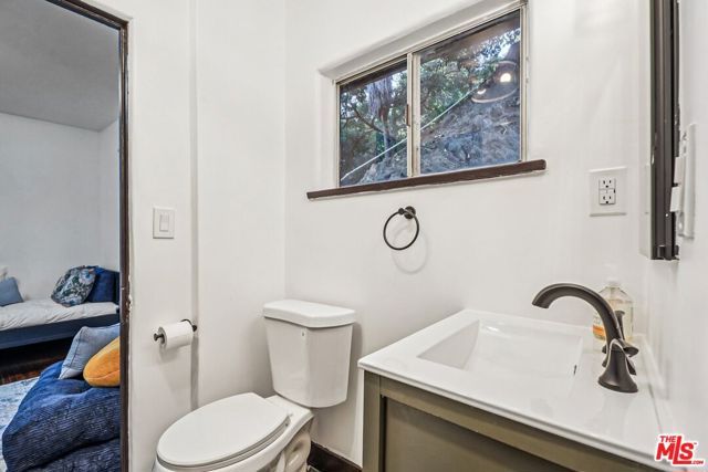 8718 Crescent Drive, Los Angeles, CA 90046