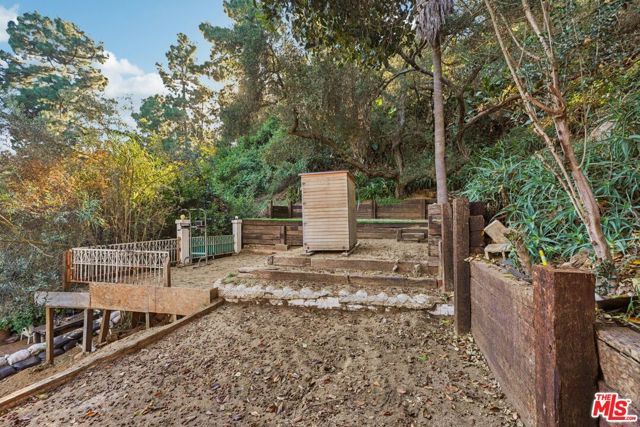 8718 Crescent Drive, Los Angeles, CA 90046