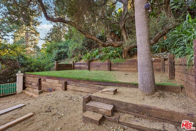 8718 Crescent Drive, Los Angeles, CA 90046