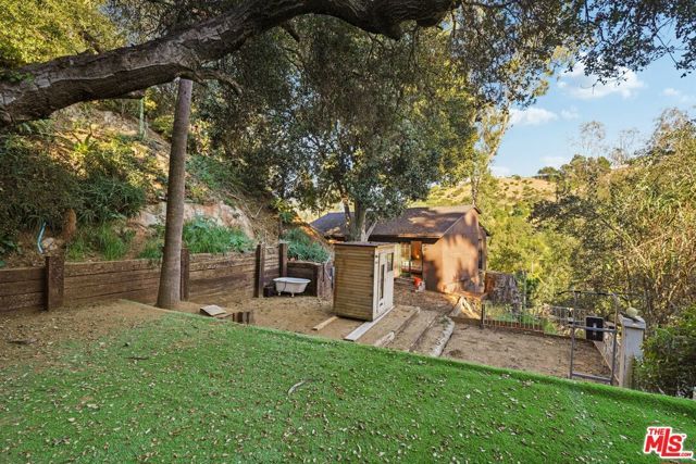 8718 Crescent Drive, Los Angeles, CA 90046