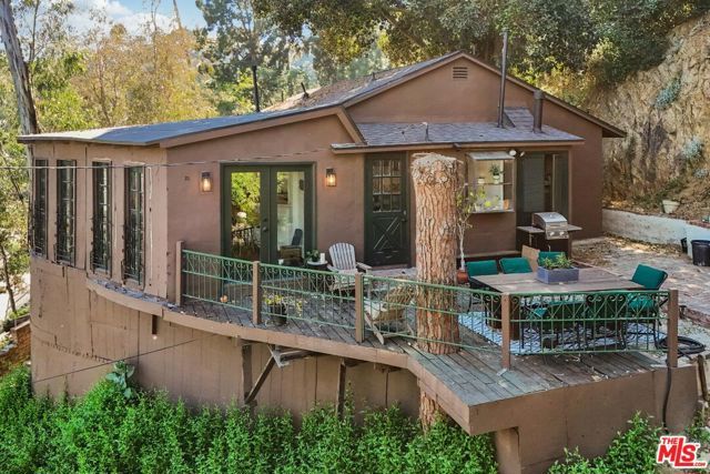 8718 Crescent Drive, Los Angeles, CA 90046