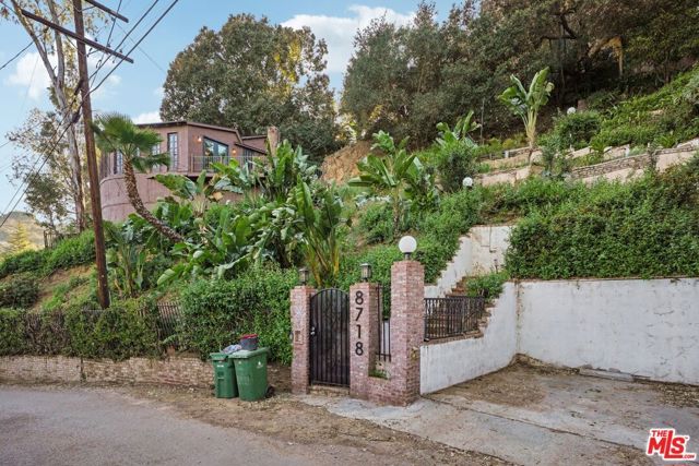 8718 Crescent Drive, Los Angeles, CA 90046