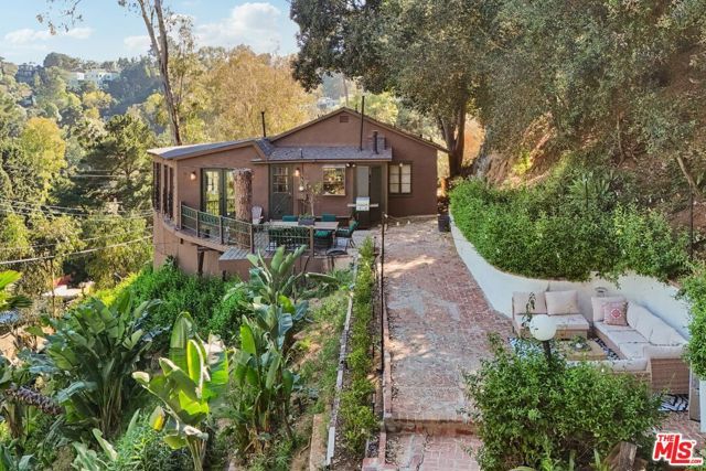 8718 Crescent Drive, Los Angeles, CA 90046