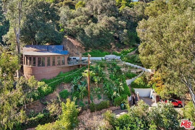 8718 Crescent Drive, Los Angeles, CA 90046