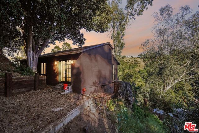 8718 Crescent Drive, Los Angeles, CA 90046