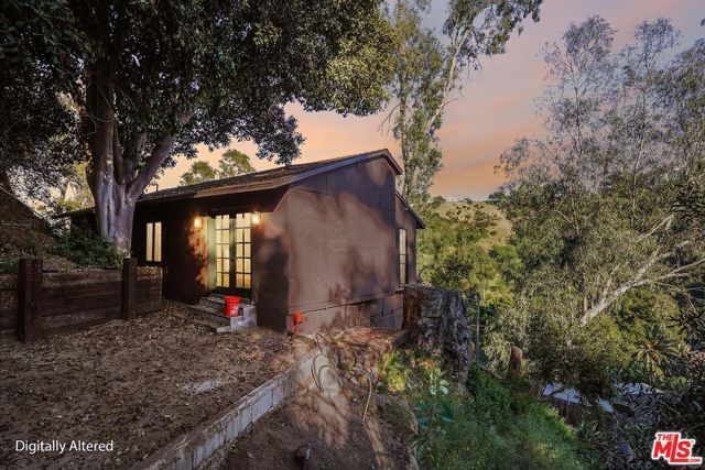 8718 Crescent Drive, Los Angeles, CA 90046