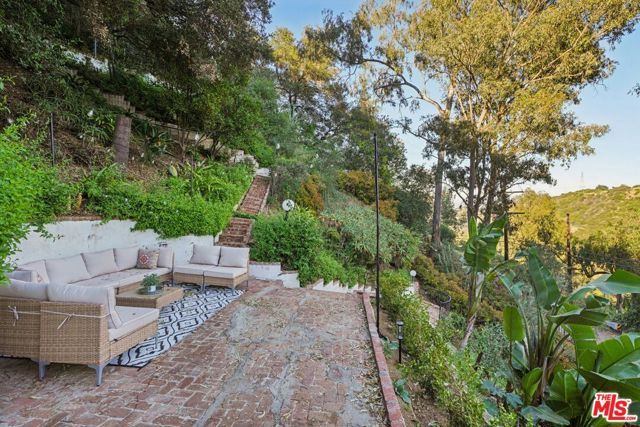 8718 Crescent Drive, Los Angeles, CA 90046