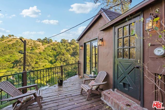 8718 Crescent Drive, Los Angeles, CA 90046