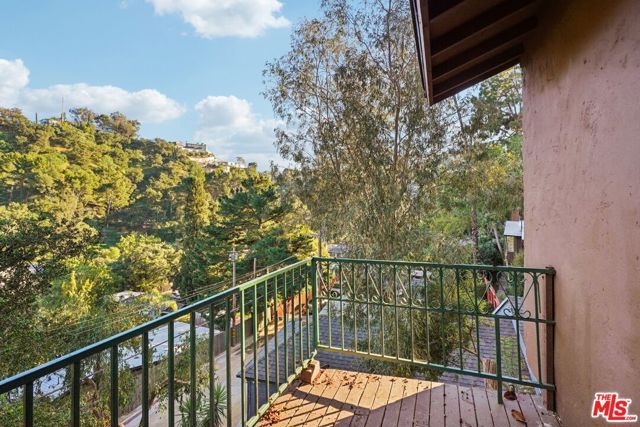 8718 Crescent Drive, Los Angeles, CA 90046