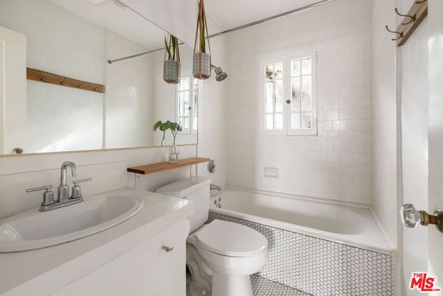 3303 S Durango Avenue, Los Angeles, CA 90034