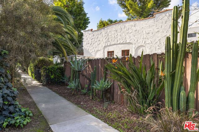 3303 S Durango Avenue, Los Angeles, CA 90034