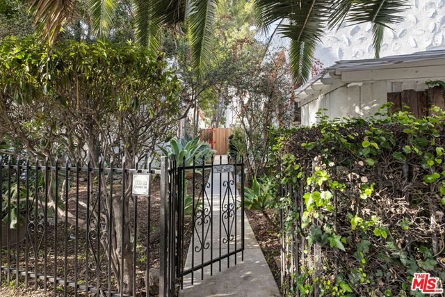 3303 S Durango Avenue, Los Angeles, CA 90034