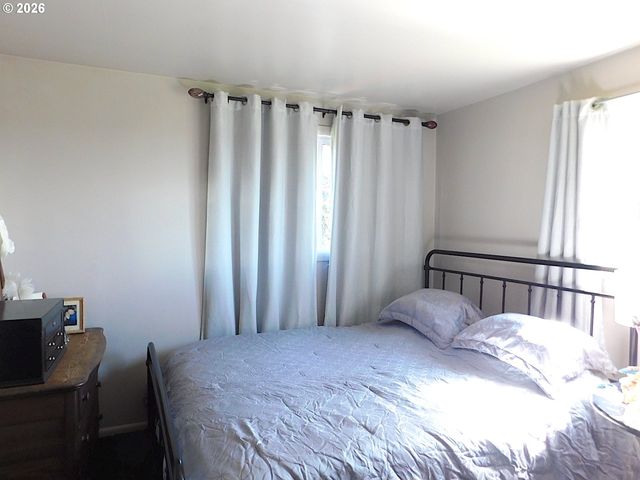 496 HAMBURG Ave, Astoria, OR 97103