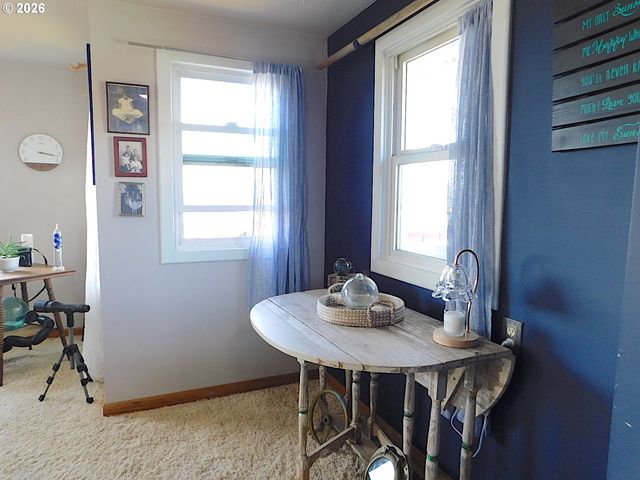 496 HAMBURG Ave, Astoria, OR 97103