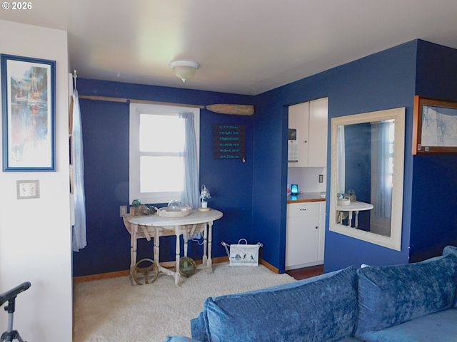 496 HAMBURG Ave, Astoria, OR 97103