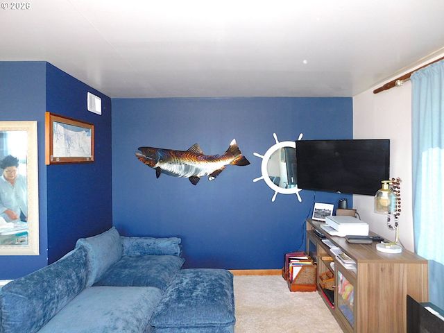 496 HAMBURG Ave, Astoria, OR 97103