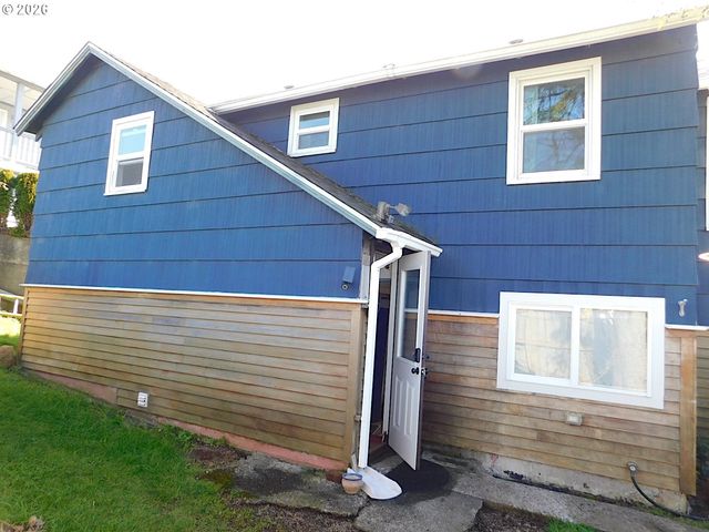 496 HAMBURG Ave, Astoria, OR 97103