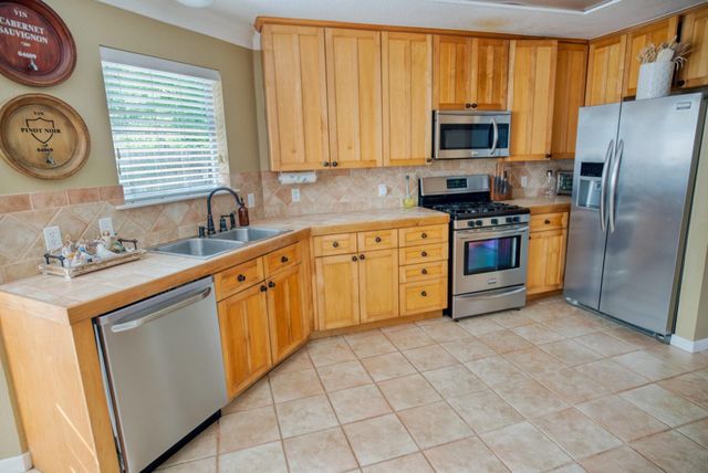 608 Prairie Lane, Angleton, TX 77515