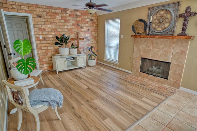 608 Prairie Lane, Angleton, TX 77515